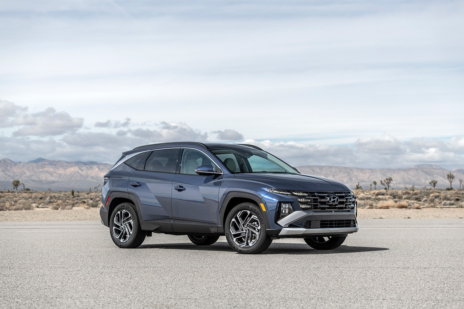 2026 Hyundai Tucson SEL FWD — Front three-quarter