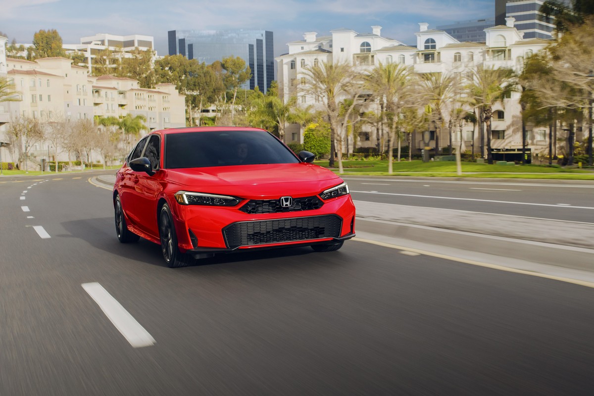 2026 Honda Civic Sport Hybrid — Front three-quarter