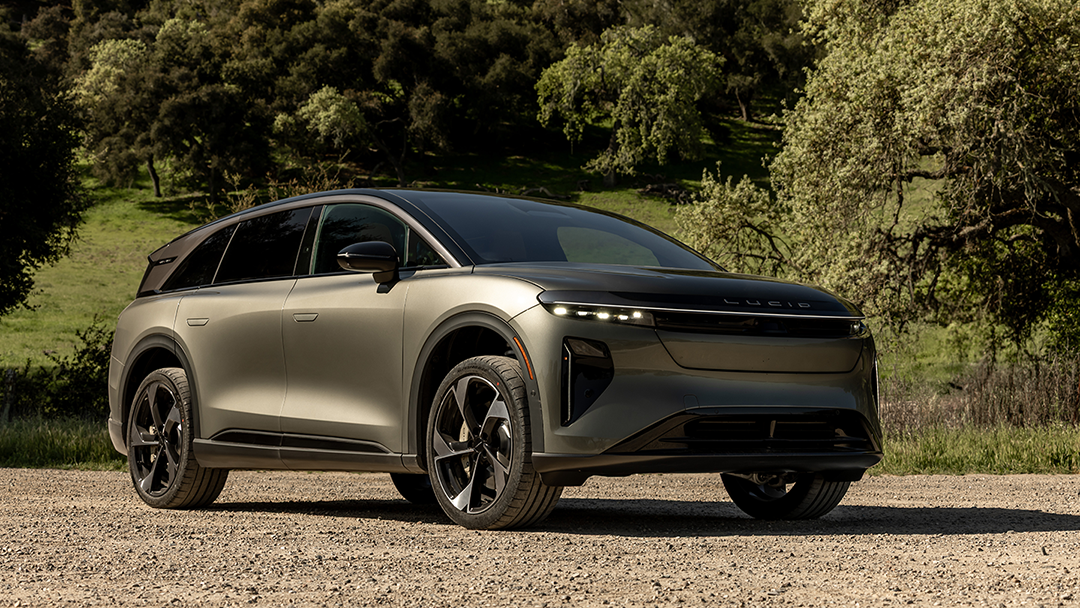 2026 Lucid Gravity Grand Touring — Front three-quarter