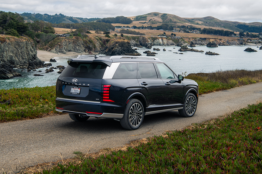 2026 Hyundai Palisade Hybrid SEL Premium (AWD) — Rear three-quarter