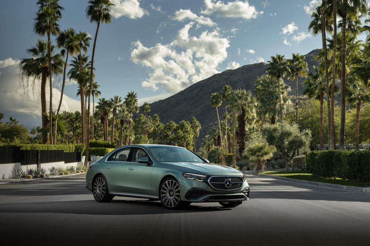 2026 Mercedes-Benz E 350 (RWD) — Front three-quarter