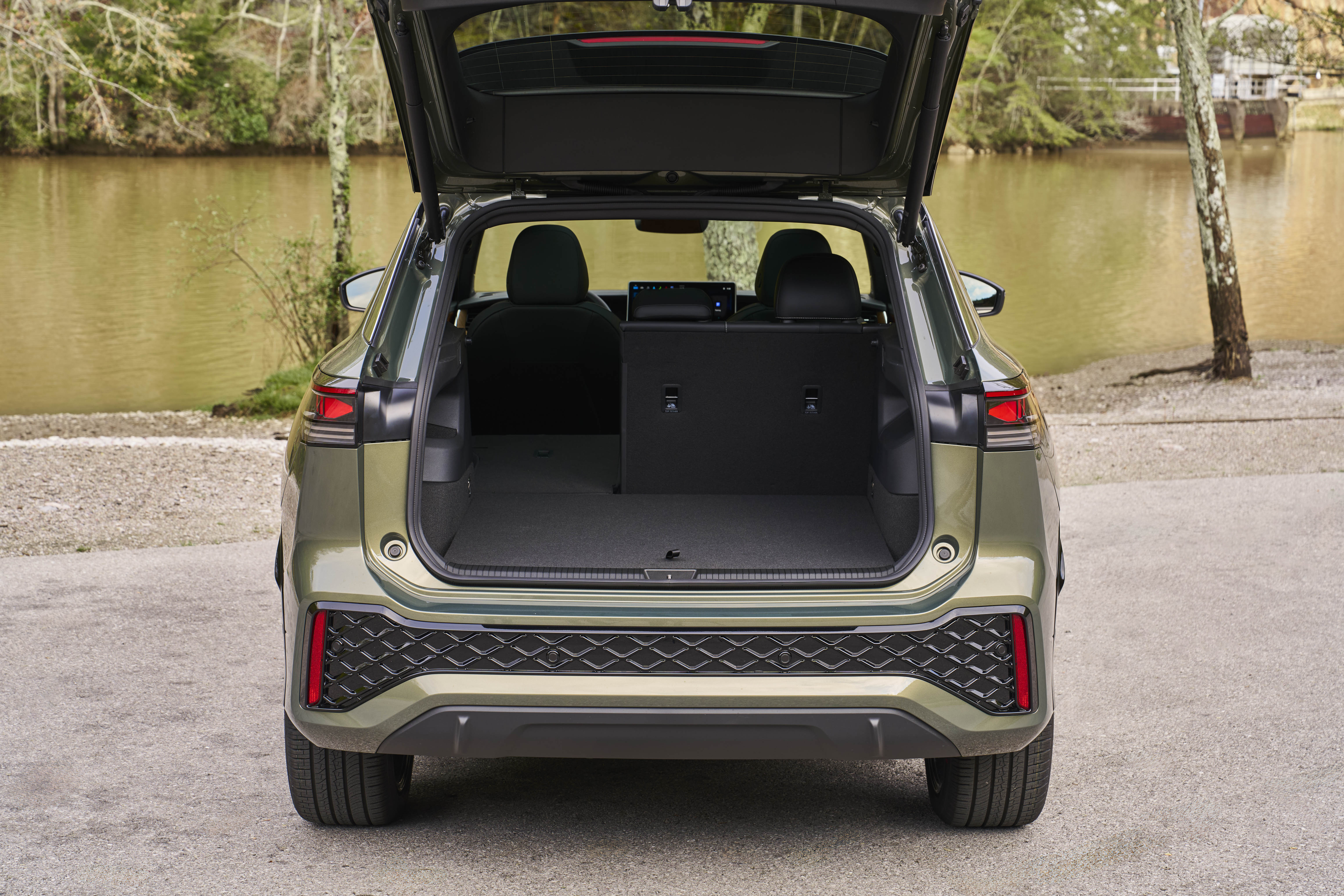 2026 Volkswagen Tiguan SE 4motion — Cargo