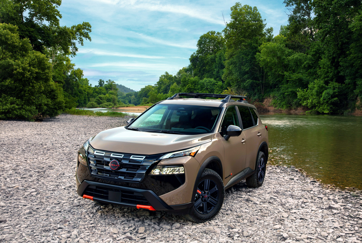2026 Nissan Rogue SV AWD — Front three-quarter