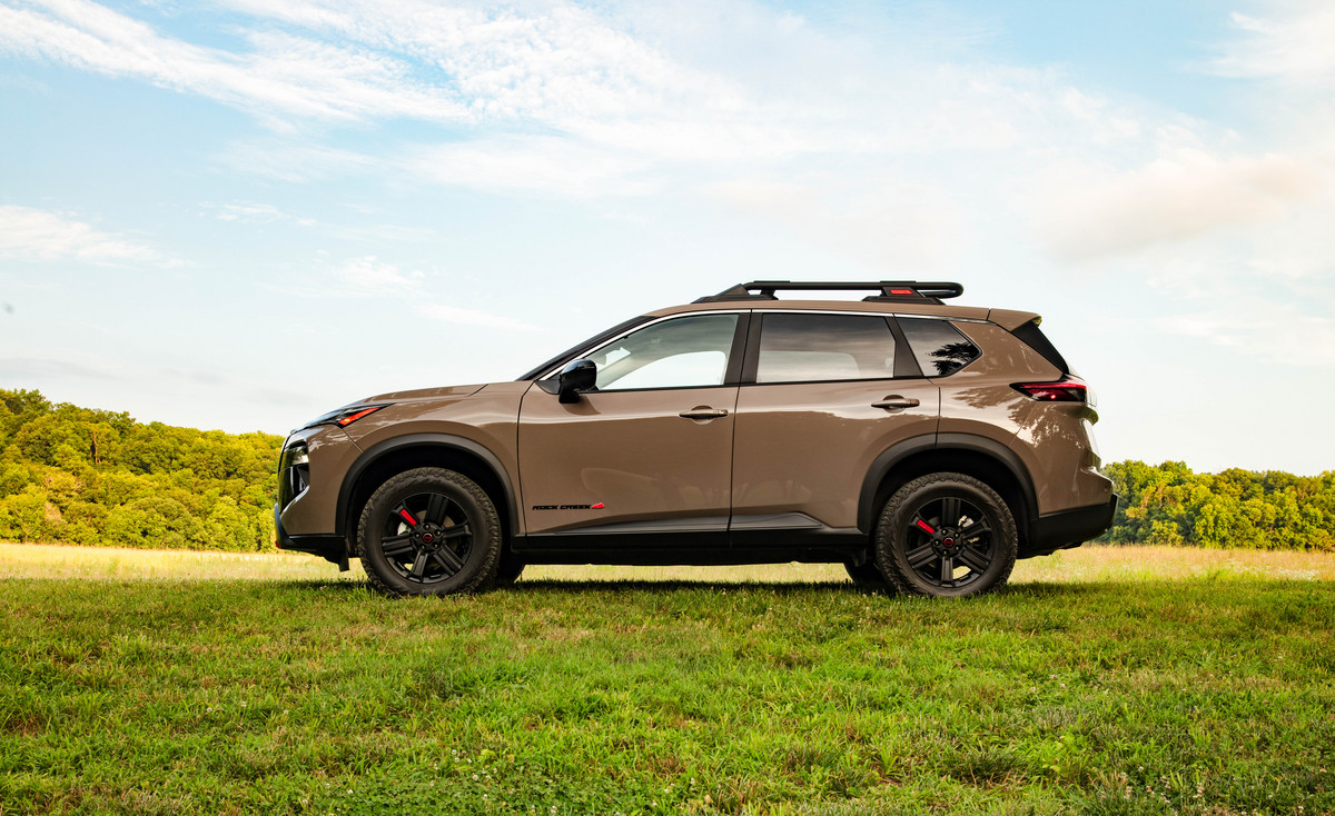 2026 Nissan Rogue SV AWD — Profile