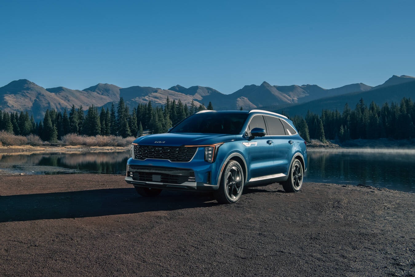 2026 Kia Sorento Hybrid EX (AWD) — Front three-quarter