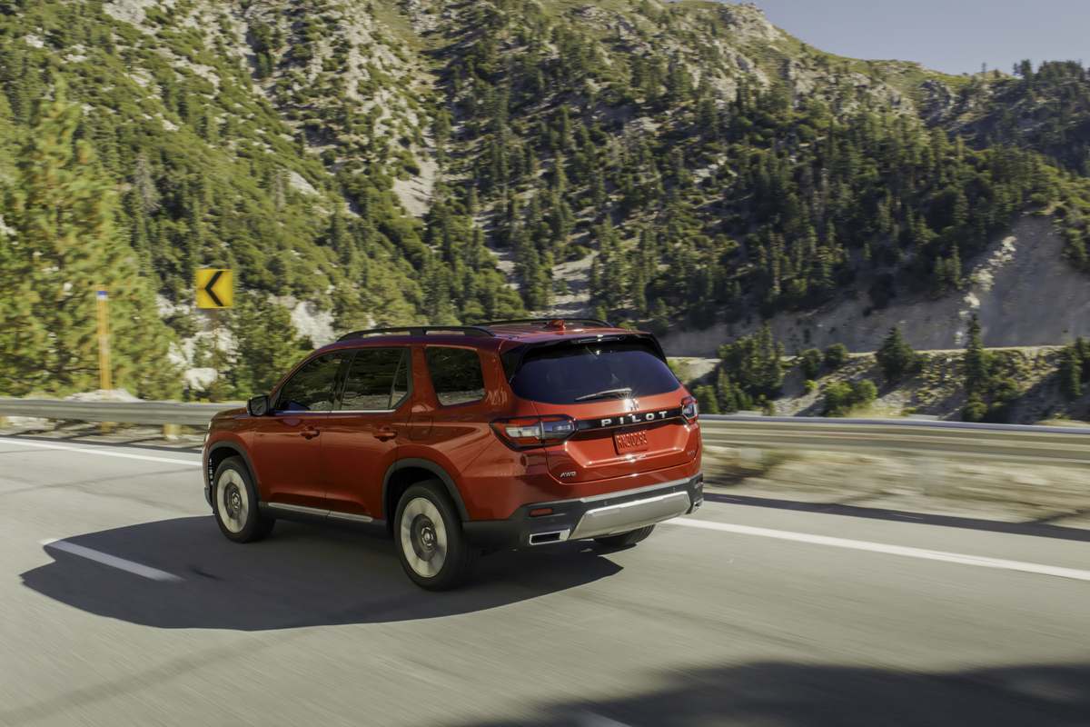 2026 Honda Pilot EX-L (AWD) — Rear three-quarter
