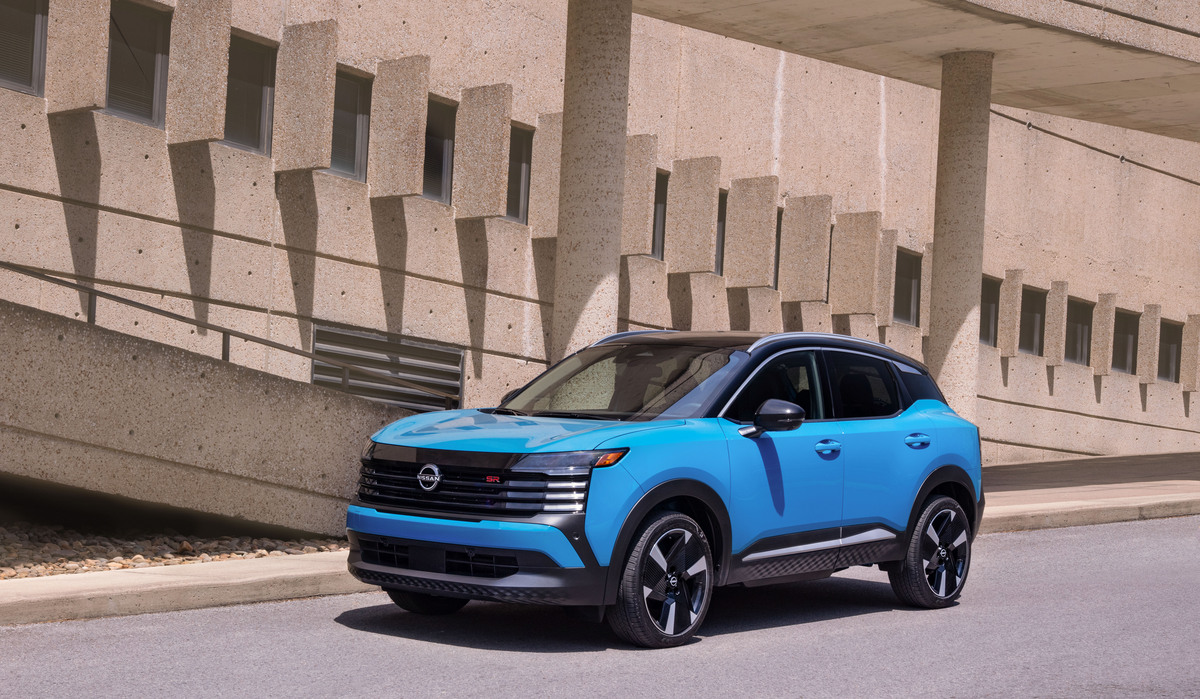 2026 Nissan Kicks SV FWD — Front three-quarter