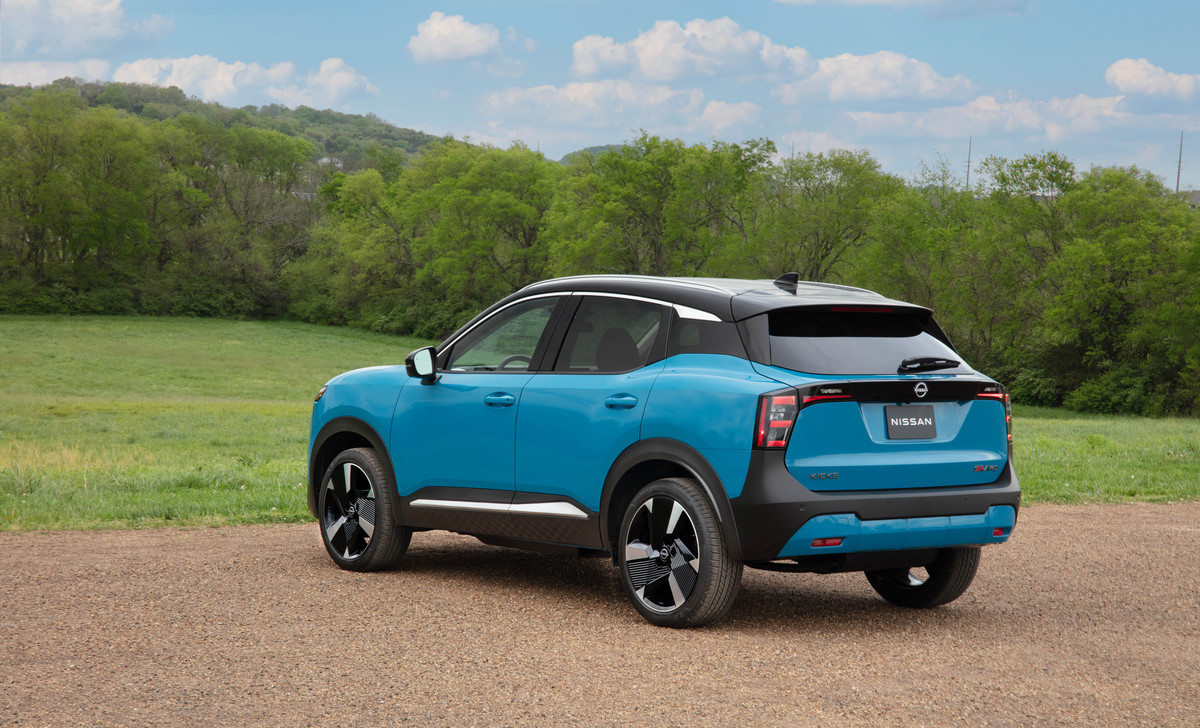 2026 Nissan Kicks SV FWD — Rear three-quarter