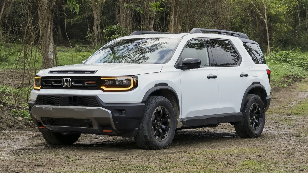 2026 Honda Passport TrailSport Elite — Front three-quarter